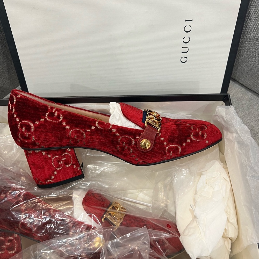 GUCCI Red Velvet GG Sylvie Chain Detail Mid-Heel Square Toe Loafers Pumps 37